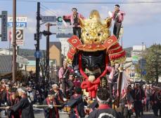 佐賀・唐津くんち、見せ場迎える　「輪島復興」願い曳山巡行