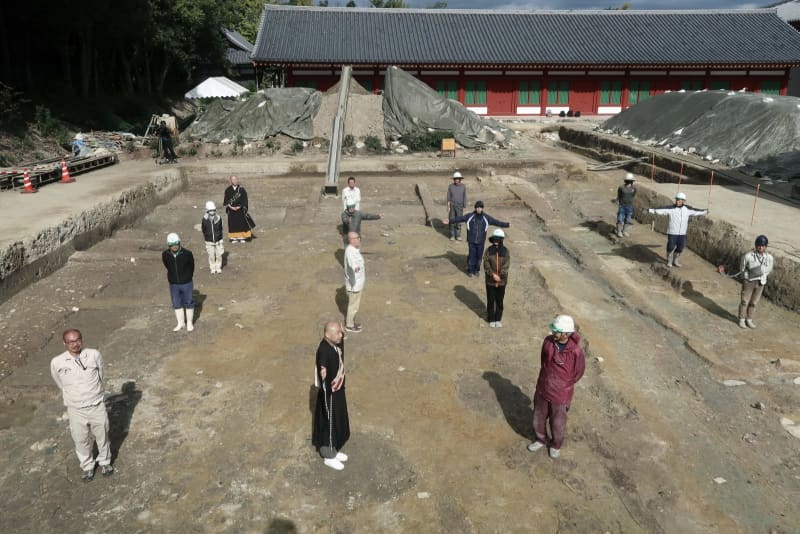 薬師寺の西回廊、2m長いと判明　創建時、非対称で設計か