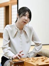 西山朋佳がプロ編入試験で2敗目　将棋初の女性棋士ピンチに