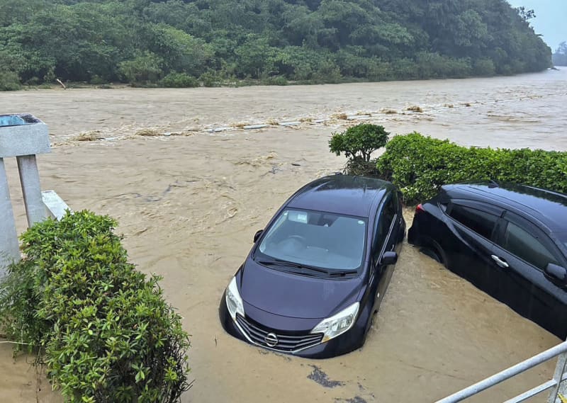 沖縄で大雨、土砂災害警戒　鹿児島・奄美も、大気不安定