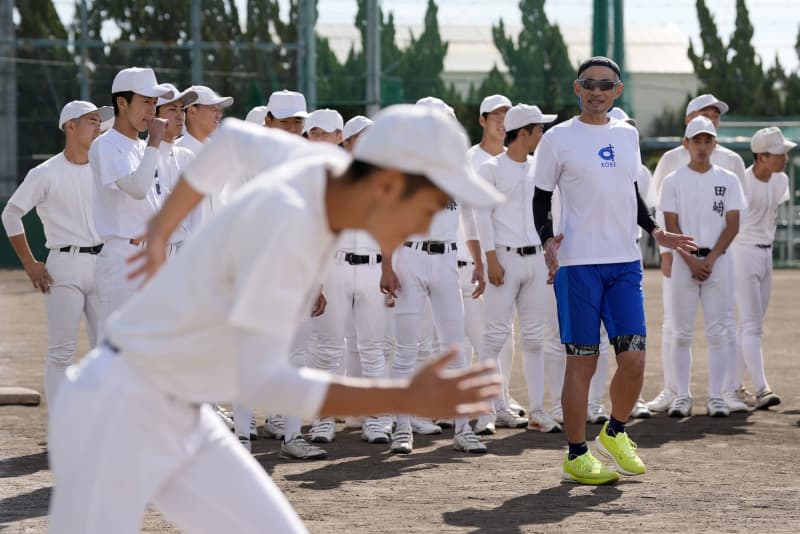 イチローさん、大阪で強烈エール　大冠高野球部指導「2強に挑め」