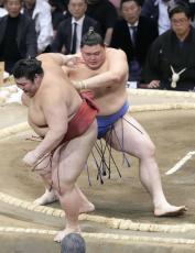 大の里4勝目、豊昇龍5連勝　3大関がそろって白星