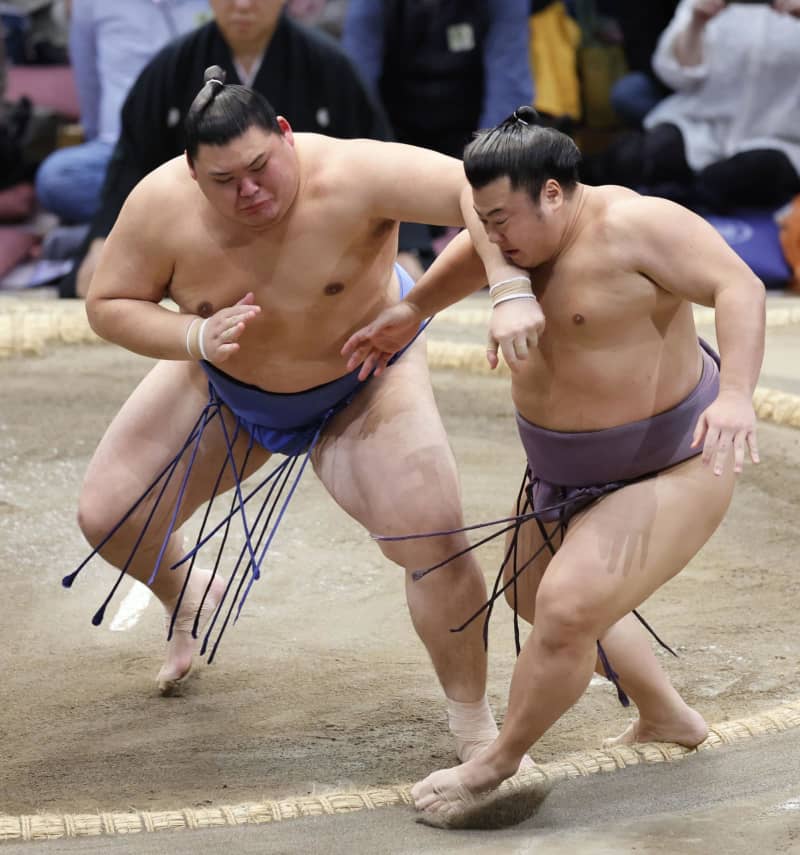 九州場所8日目、3大関が白星　大の里は6勝目、1敗に4人