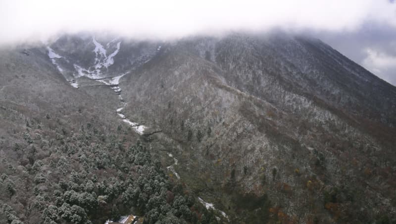 鳥取・大山で初冠雪確認　中国地方最高峰、町発表