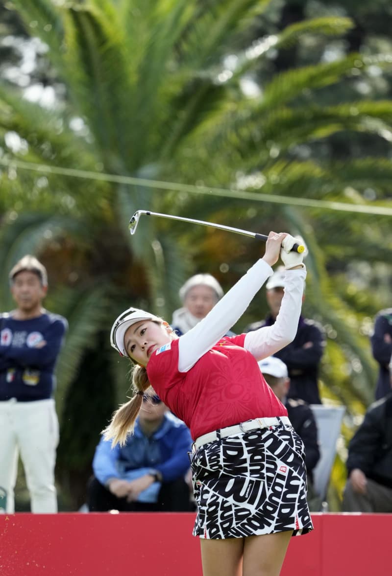 桑木志帆が首位、竹田麗央2位　女子ゴルフ最終戦第1日