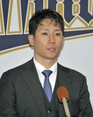 オリックス西川、3億円で更改　昨年新人王の山下は減俸