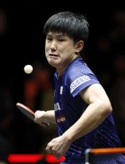 張本智和、中国の林詩棟と準決勝　卓球、WTTファイナル