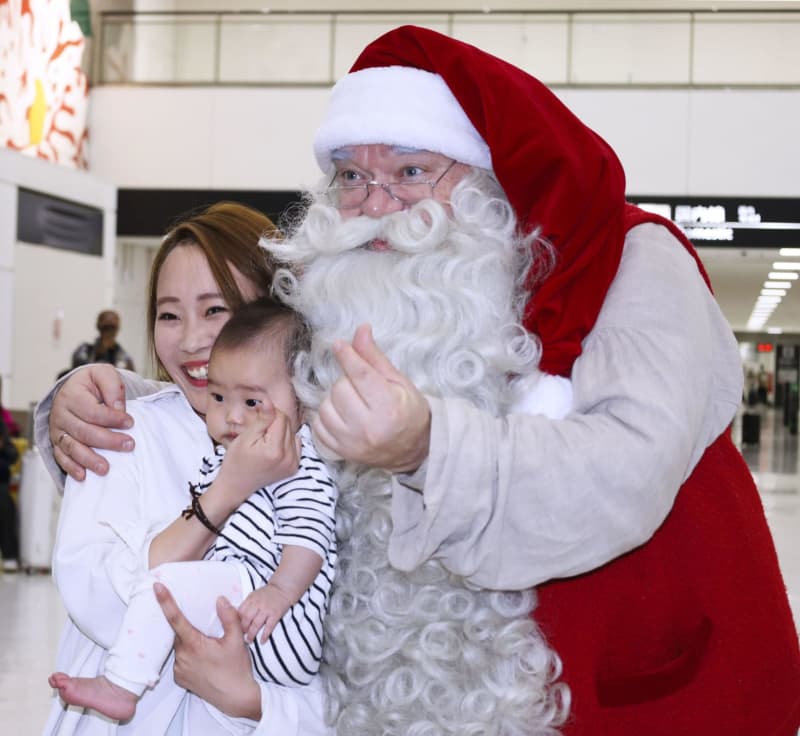 公認サンタ、北欧から成田に到着　大都市巡ってクリスマス盛り上げ