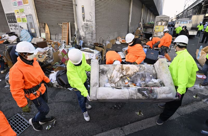 野宿者立ち退き、強制執行　大阪・あいりん地区施設