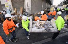 野宿者立ち退き、強制執行　大阪・あいりん地区施設