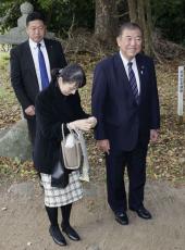 首相が出馬表明の神社参拝、鳥取　就任報告、支援者に謝意