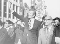 ＜あのころ＞NY市長が銀座ホコ天に　53年前の12月5日