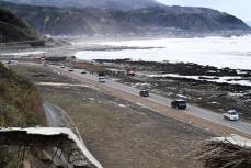 輪島、隆起した海岸の迂回路開通　能登地震で通行止めの国道