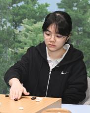 仲邑菫敗れ、最終局へ　囲碁、韓国の女流棋聖戦