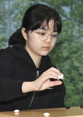 仲邑、初タイトルならず　囲碁、韓国の女流棋聖戦