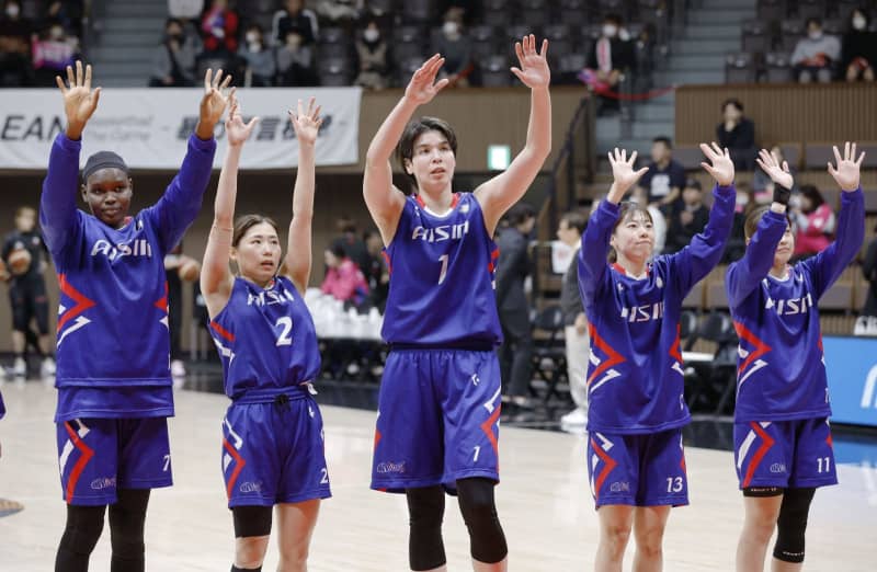 アイシン、トヨタ自が4強　バスケ女子全日本選手権