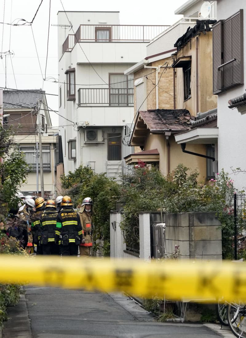 住宅火災で2人死亡　東京・江戸川の住宅街