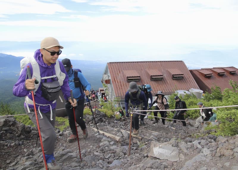 富士登山4千円徴収を提示、静岡　午後2時から規制、県条例骨子案