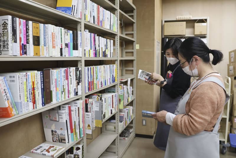 書店減食い止めろ、県立図書館「鳥取方式」　蔵書の大半地元購入、取り組み継続30年