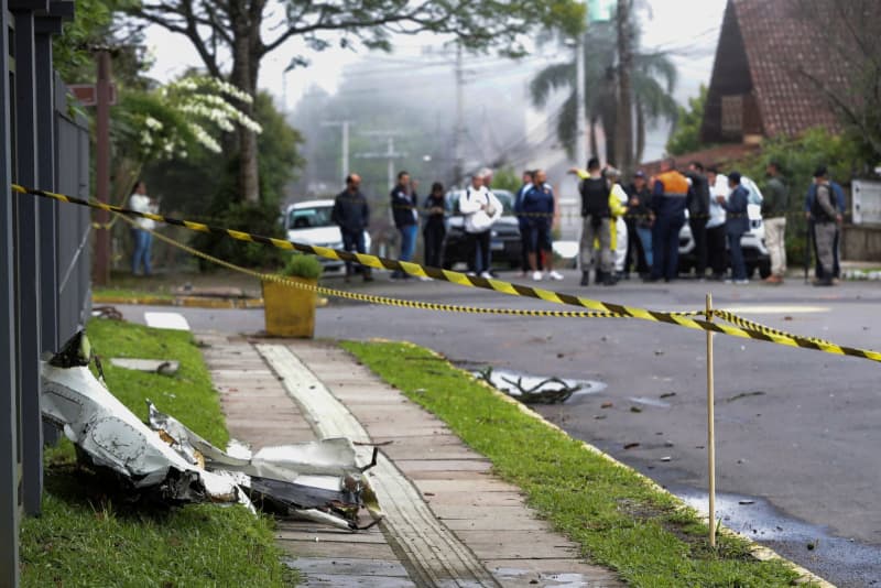 ブラジル南部で小型機墜落　10人死亡、市街地に