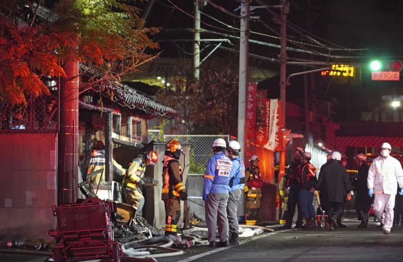 静岡で住宅火災、2遺体発見　3人と連絡取れず