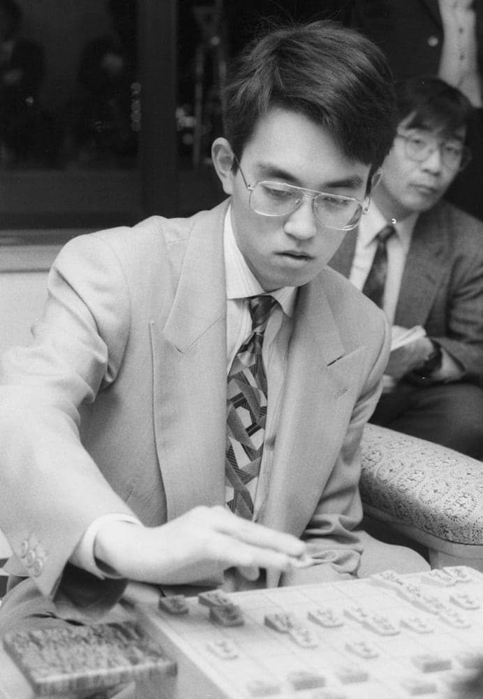 ＜あのころ＞羽生、将棋初の10代王者　35年前の12月27日