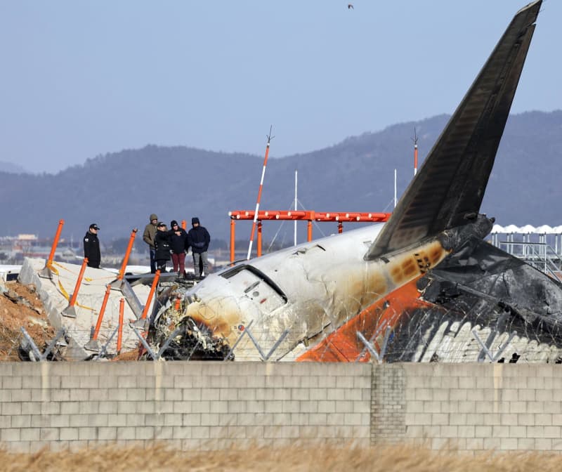 韓国機の生存者2人は最後尾に　爆発に巻き込まれなかった可能性