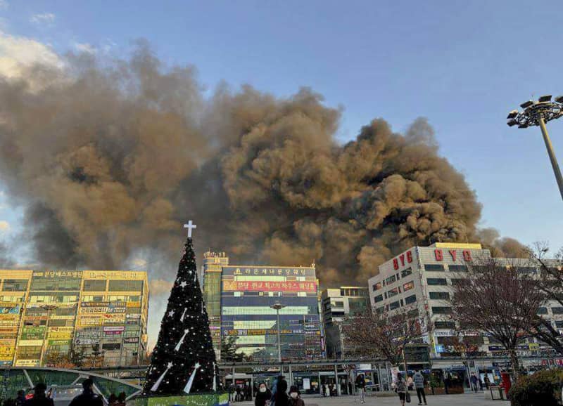 韓国でビル火災130人軽傷　ソウル郊外・京畿道城南市