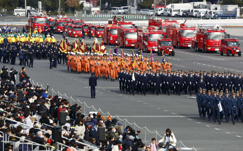 東京消防庁が出初め式　地震に備え、ドローン訓練