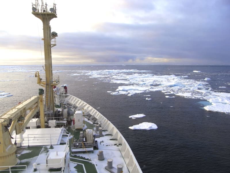 北極海氷下の蓄熱1.8倍　20年間で、流入水温上昇