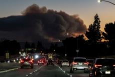 避難命令の誤送信で混乱　ロス山火事、原因不明