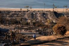 ロス山火事、16人行方不明　犠牲者増える見通し