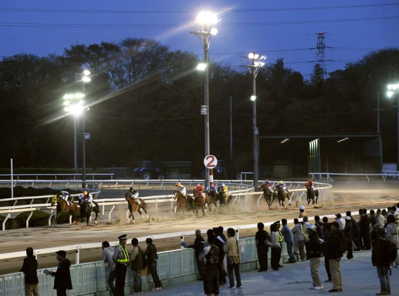 訓練中に落馬し40代騎手死亡　馬同士が衝突、兵庫・園田競馬場