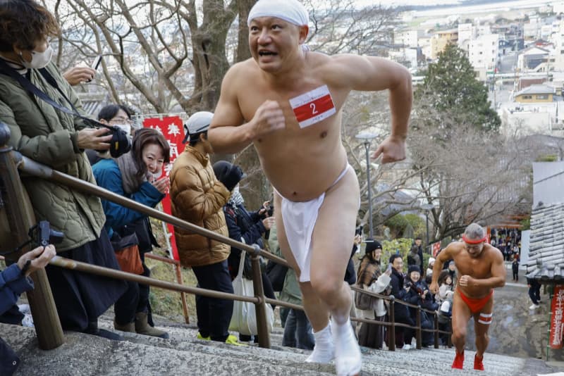 紀三井寺で「福開き速駈詣り」　石段200段上り無事祈願