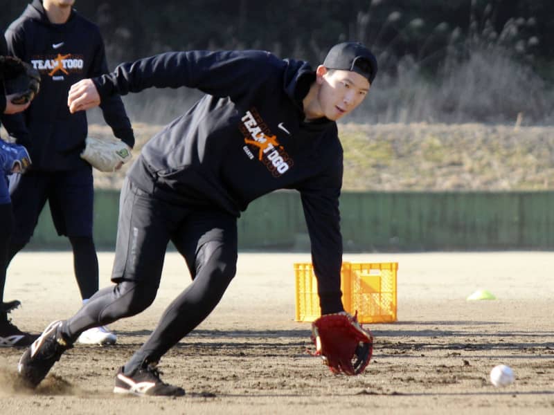 巨人・戸郷投手「一番取りたい」　宮崎の母校で練習公開、状態良好