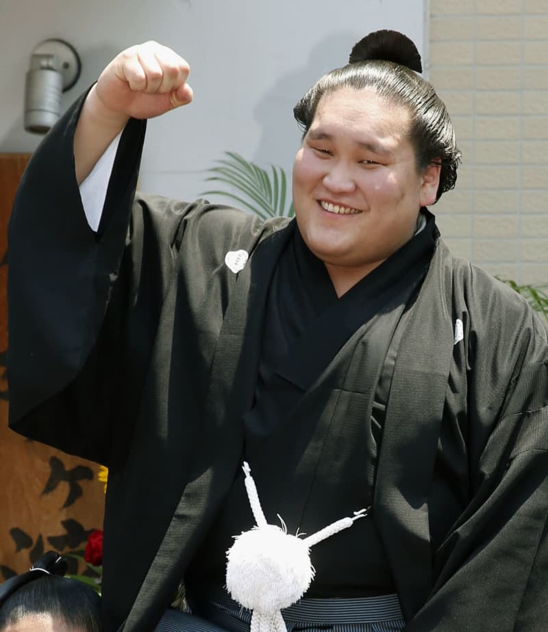 横綱照ノ富士が引退、後進指導へ　優勝10度、在位21場所