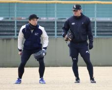 ゴールデングラブ賞「譲れない」　中日の岡林、初の合同トレで意欲