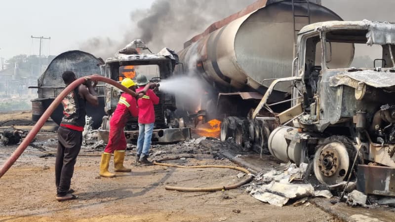 ナイジェリアで70人超死亡　車横転、漏えいの燃料爆発