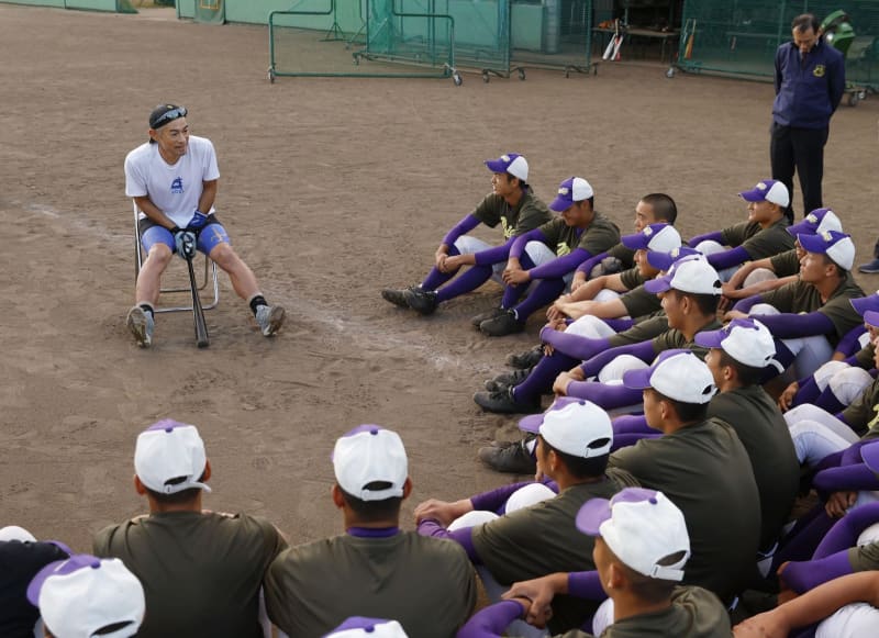 野球観を高校生に惜しみなく指導　熱い思い、練習で一緒に体動かす