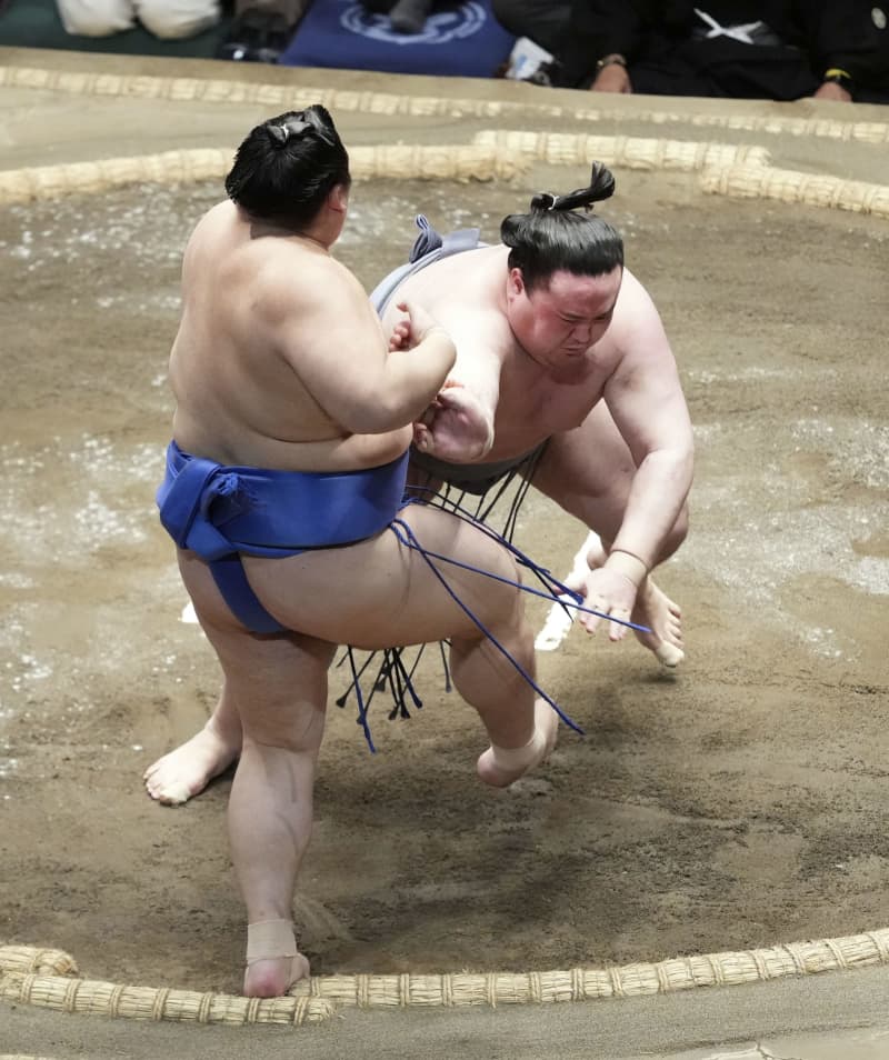 金峰山、大の里を破り10勝　豊昇龍は3敗キープ、初場所