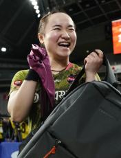 伊藤美誠、早田ひならが4強入り　卓球の全日本選手権、第5日