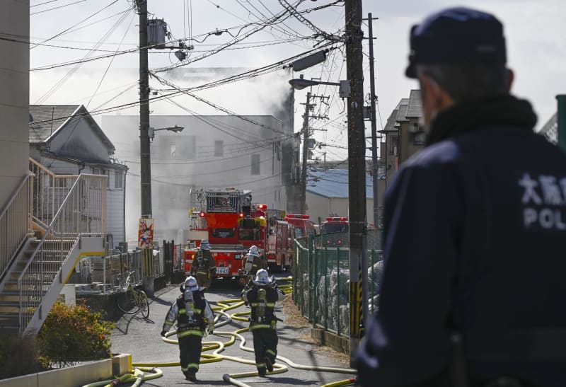 大阪で倉庫火災、けがなし　近隣高校で生徒40人避難