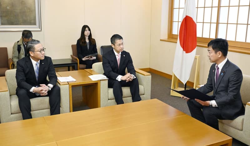 外務副大臣「結論まだ」　核禁止条約会議の参加巡り