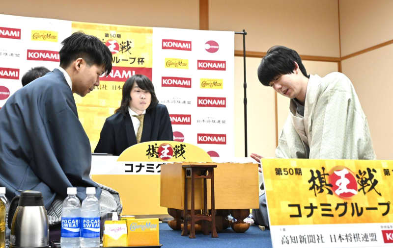 藤井聡太、3連覇へ白星発進　将棋の棋王戦第1局