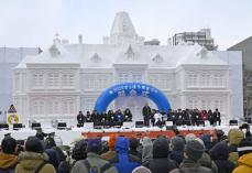 冬風物詩、さっぽろ雪まつり開幕　200の雪や氷の像、11日まで