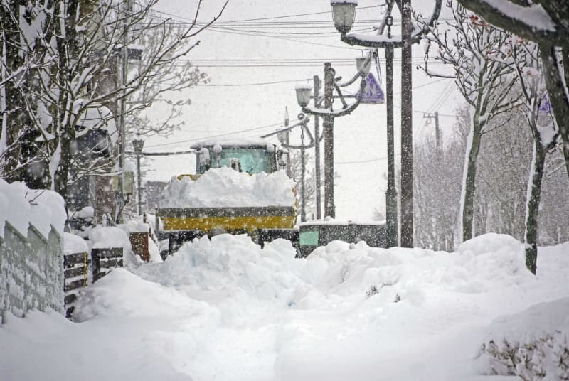 「こんな大雪は初めて」北海道　生活影響も