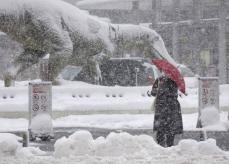 日本海側広く大雪、長期化恐れも　今季最強寒気、記録的な降雪