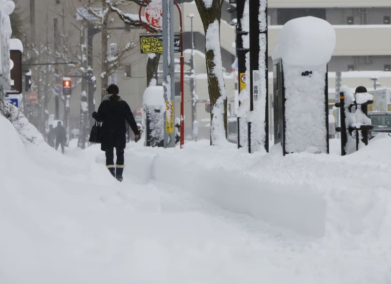 続く強い冬型、各地で大雪　日本海側、太平洋側平地も