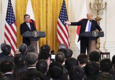 トランプ氏「偉大な首相になる」　日米首脳、会談後に互いを称賛