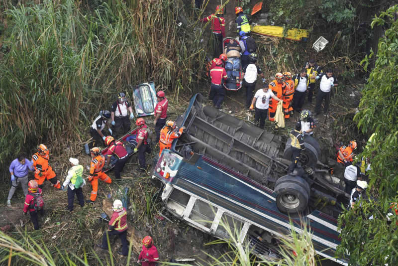 バス事故で50人超死亡　中米グアテマラ首都